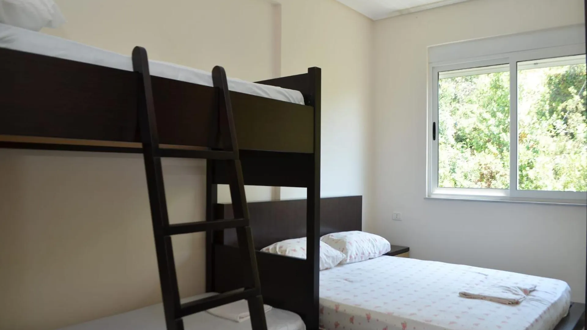 アパート Modern Comfort By The Ionian Sea Sarandë アルバニア